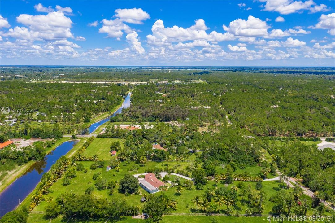 Недавно продано: $499,900 (4 спален, 2 ванн, 2600 Квадратных фут)