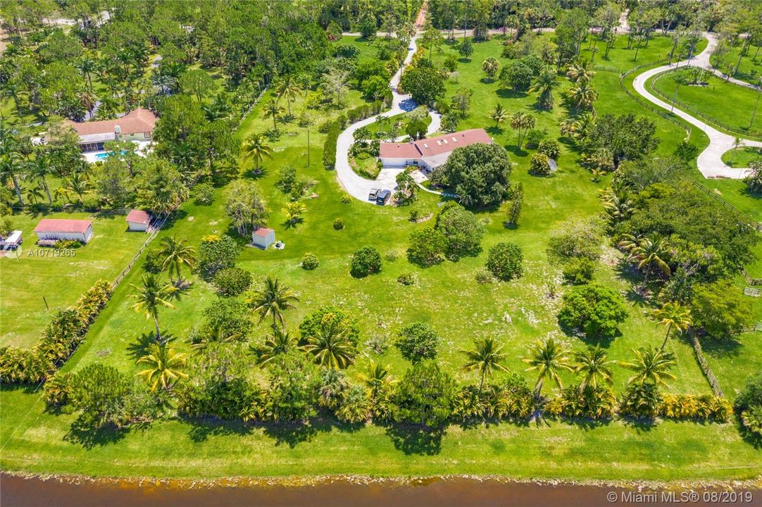 Недавно продано: $499,900 (4 спален, 2 ванн, 2600 Квадратных фут)