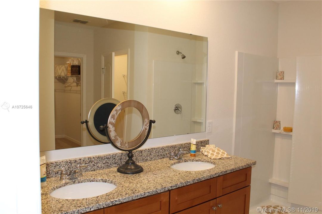 Recently Rented: $1,650 (4 beds, 2 baths, 1800 Square Feet)