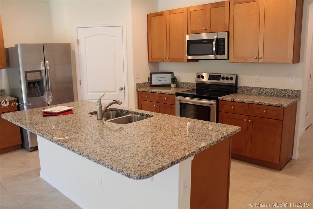 Recently Rented: $1,650 (4 beds, 2 baths, 1800 Square Feet)