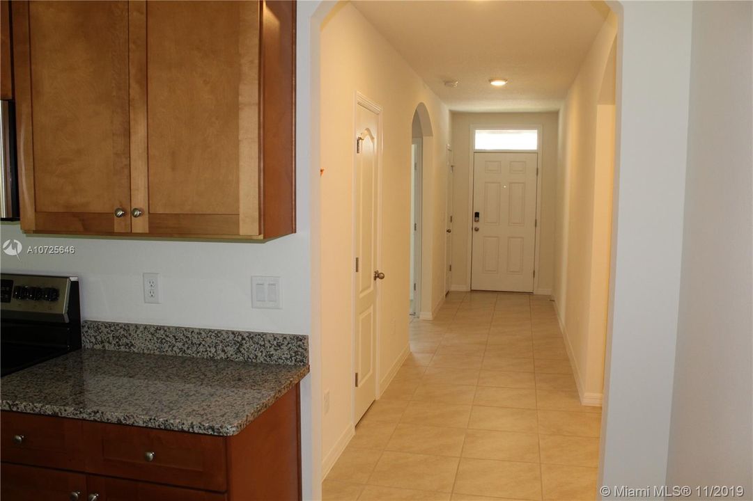 Recently Rented: $1,650 (4 beds, 2 baths, 1800 Square Feet)