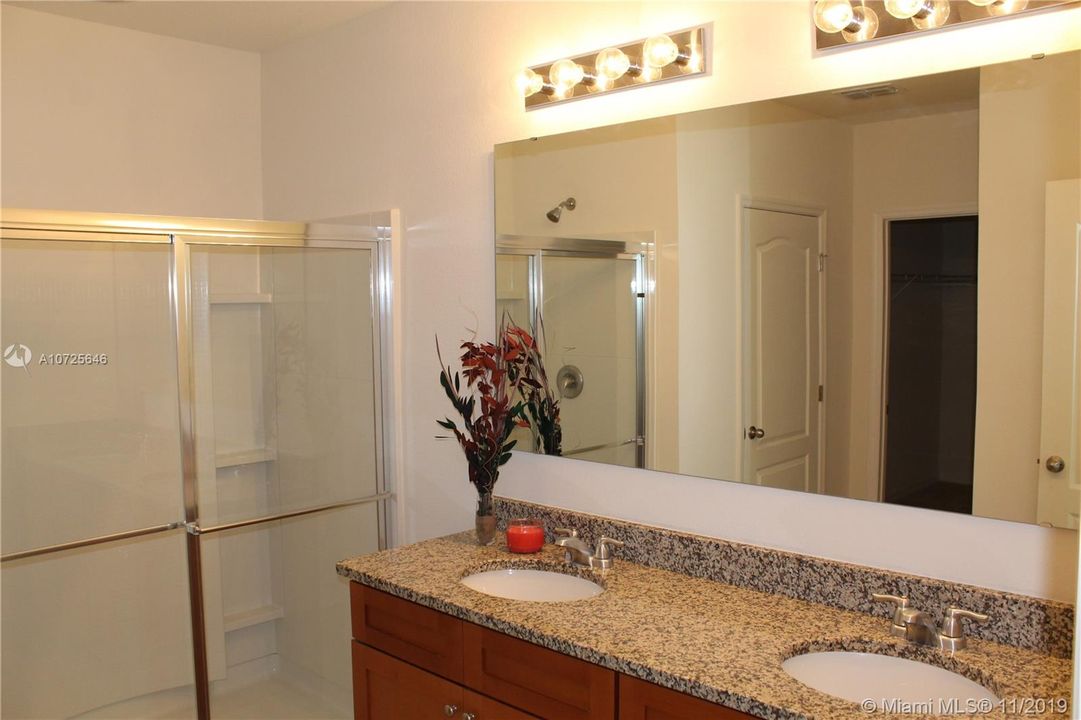 Recently Rented: $1,650 (4 beds, 2 baths, 1800 Square Feet)