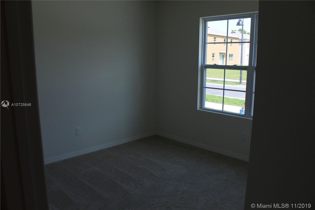 Recently Rented: $1,650 (4 beds, 2 baths, 1800 Square Feet)