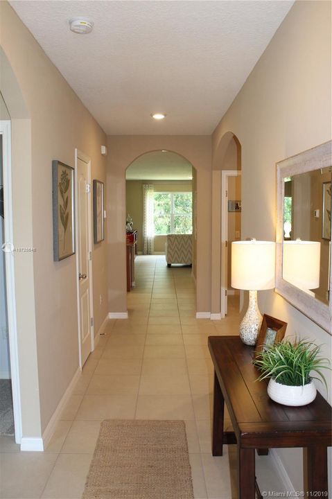 Recently Rented: $1,650 (4 beds, 2 baths, 1800 Square Feet)