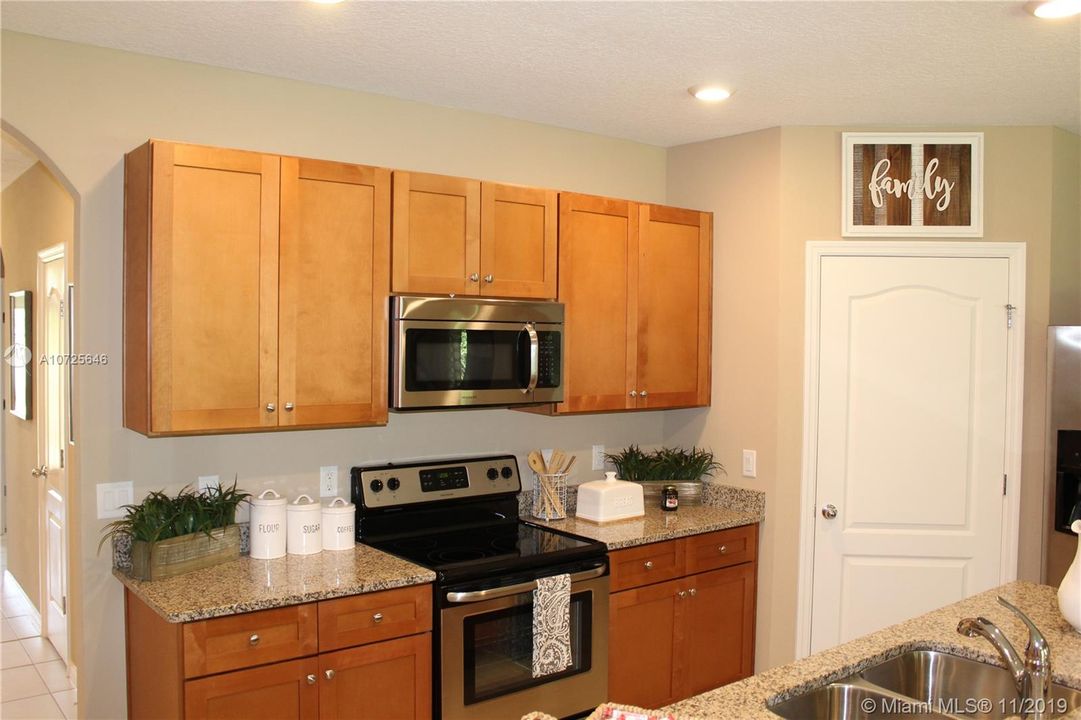 Recently Rented: $1,650 (4 beds, 2 baths, 1800 Square Feet)