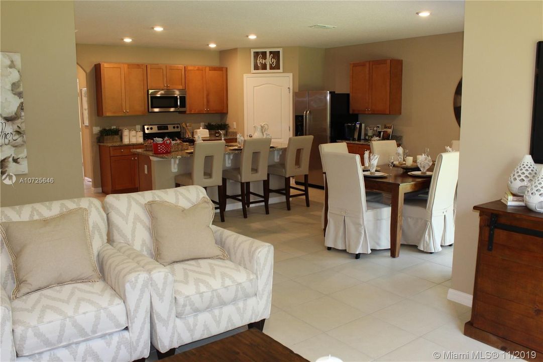 Recently Rented: $1,650 (4 beds, 2 baths, 1800 Square Feet)