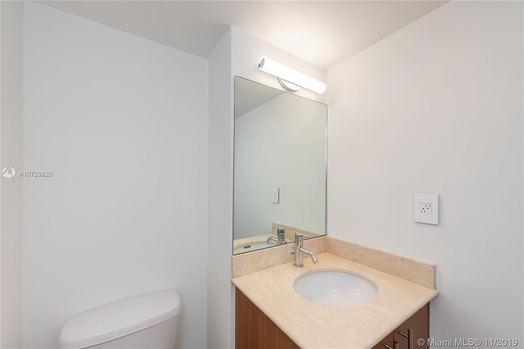 Recently Sold: $615,000 (1 beds, 1 baths, 894 Square Feet)