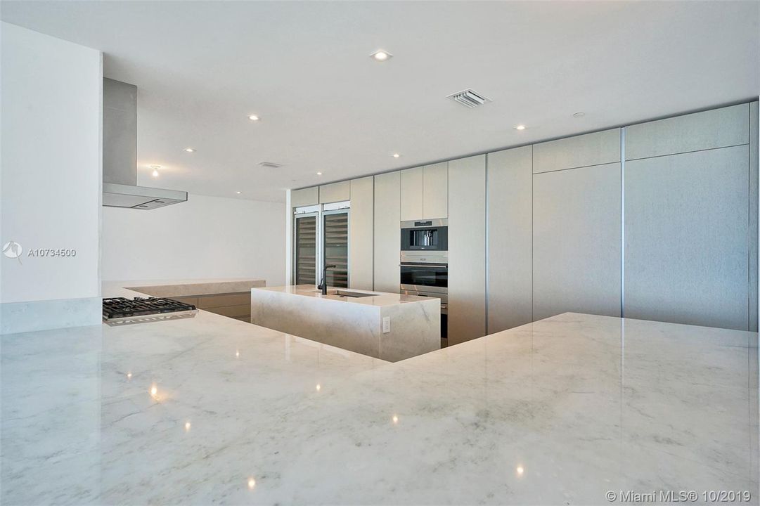 Recently Rented: $27,500 (4 beds, 5 baths, 4715 Square Feet)