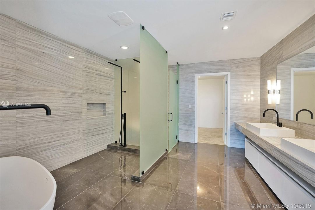 Recently Rented: $27,500 (4 beds, 5 baths, 4715 Square Feet)