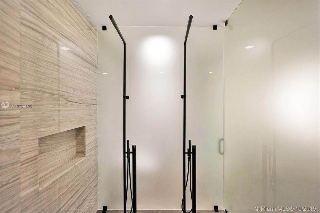 Recently Rented: $27,500 (4 beds, 5 baths, 4715 Square Feet)