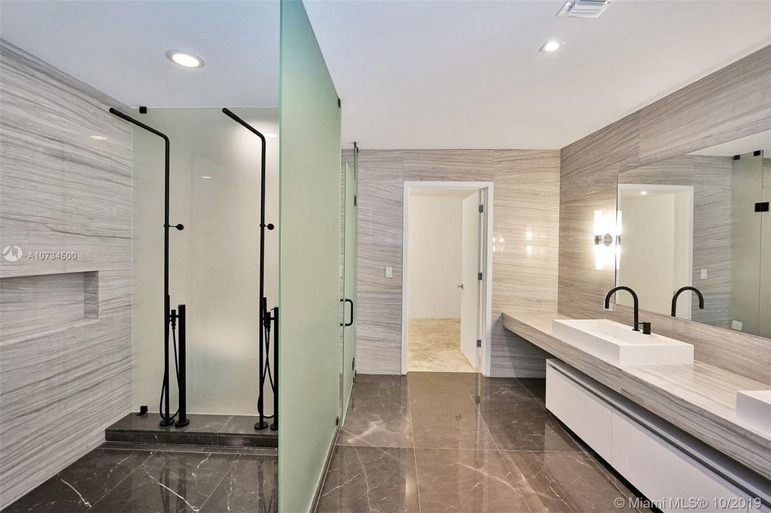 Recently Rented: $27,500 (4 beds, 5 baths, 4715 Square Feet)