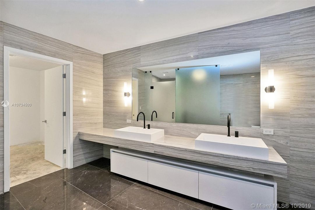 Recently Rented: $27,500 (4 beds, 5 baths, 4715 Square Feet)