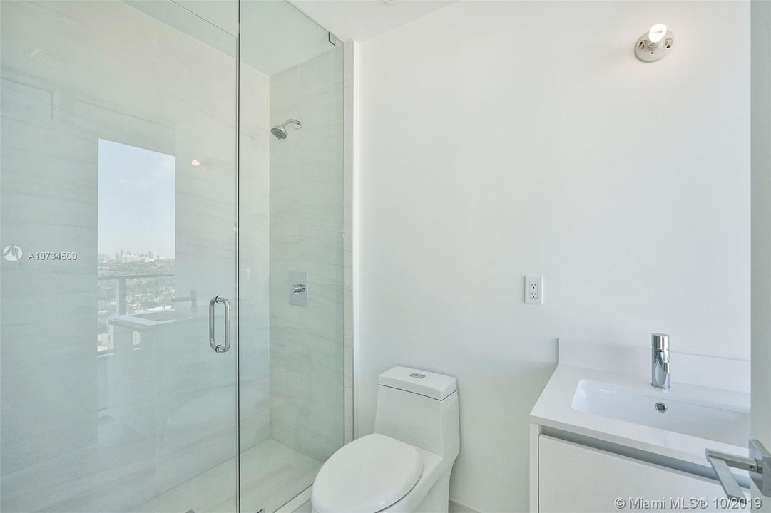 Recently Rented: $27,500 (4 beds, 5 baths, 4715 Square Feet)