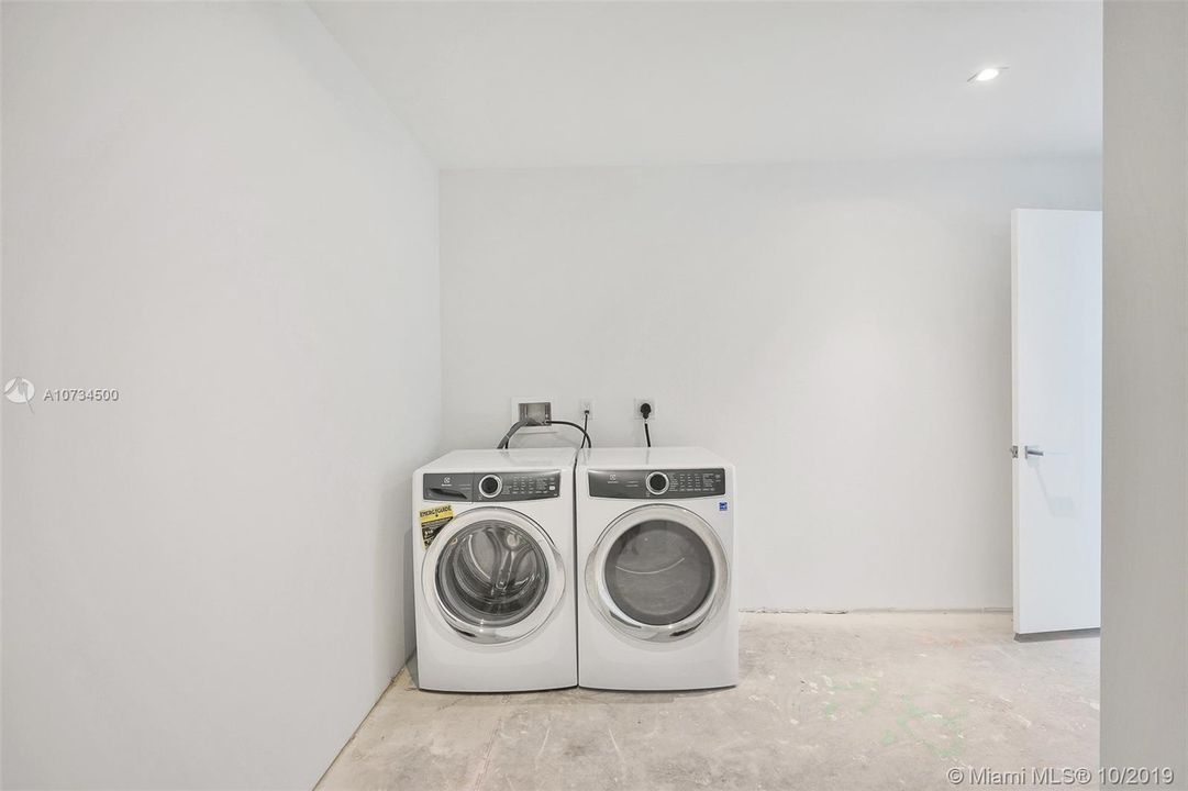 Recently Rented: $27,500 (4 beds, 5 baths, 4715 Square Feet)