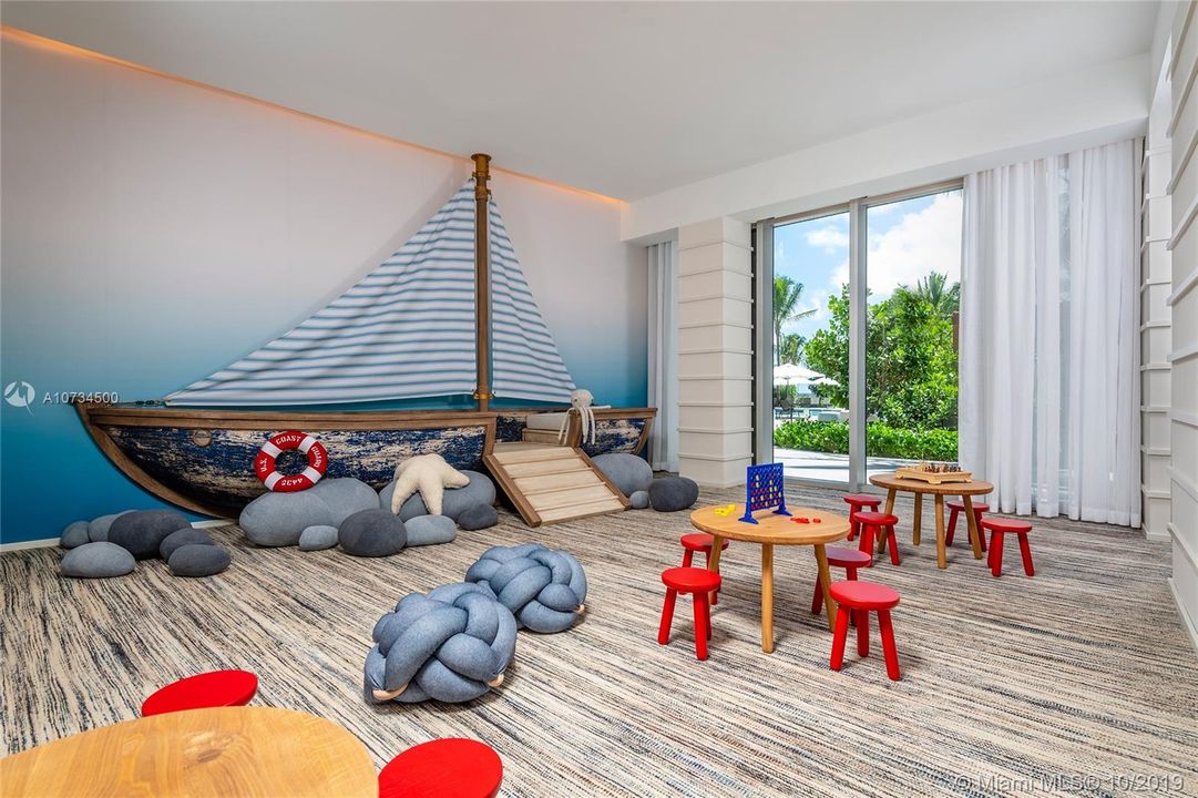 Recently Rented: $27,500 (4 beds, 5 baths, 4715 Square Feet)