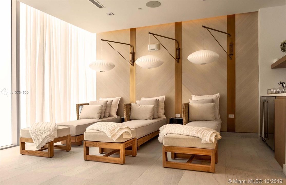 Recently Rented: $27,500 (4 beds, 5 baths, 4715 Square Feet)