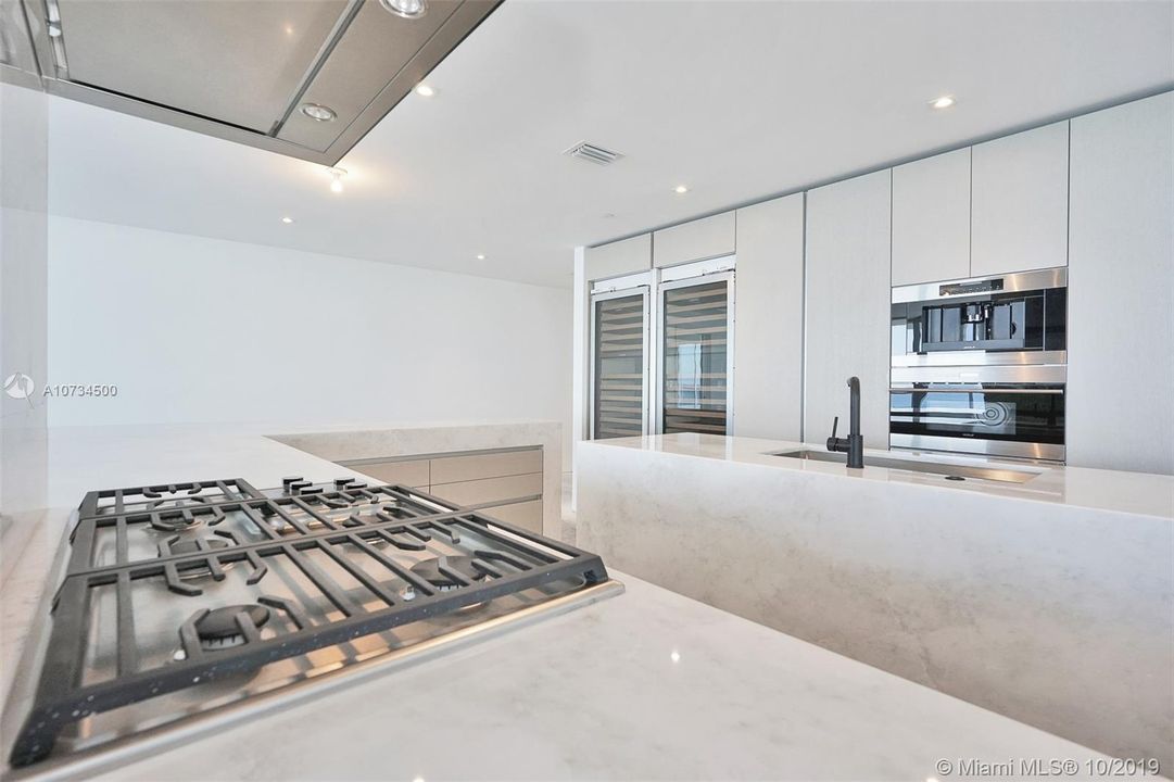 Recently Rented: $27,500 (4 beds, 5 baths, 4715 Square Feet)