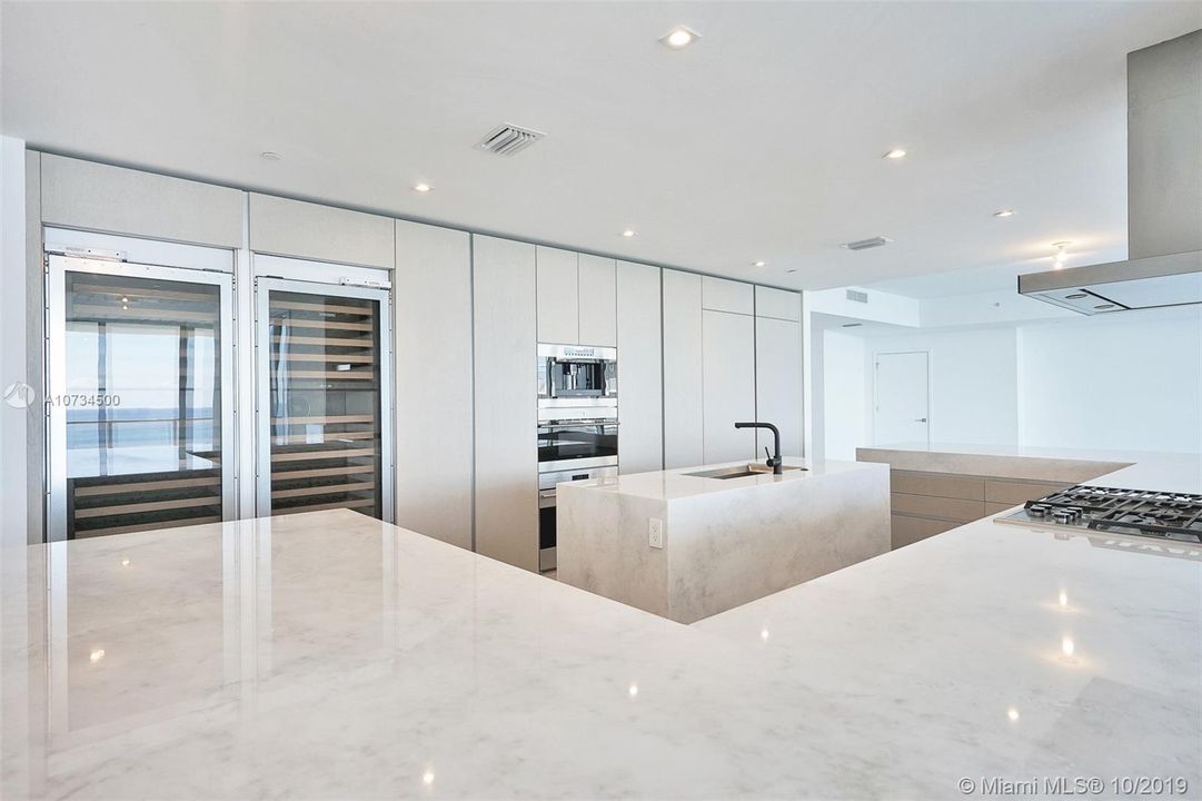 Recently Rented: $27,500 (4 beds, 5 baths, 4715 Square Feet)