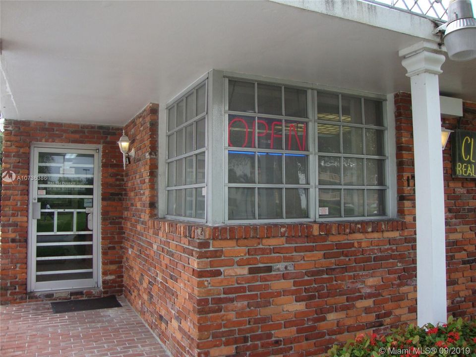 最近售出: $395 (0 贝兹, 0 浴室, 1132 平方英尺)