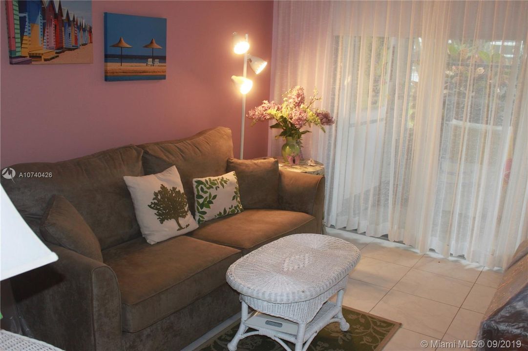 Vendido Recientemente: $78,000 (2 camas, 1 baños, 820 Pies cuadrados)
