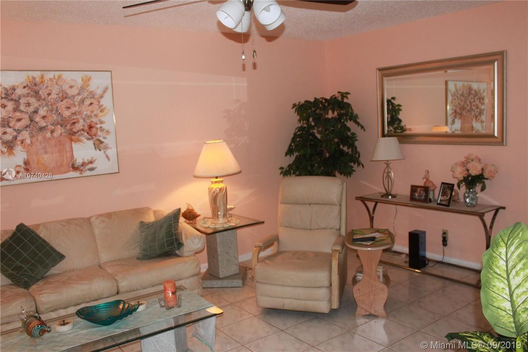 Vendido Recientemente: $78,000 (2 camas, 1 baños, 820 Pies cuadrados)