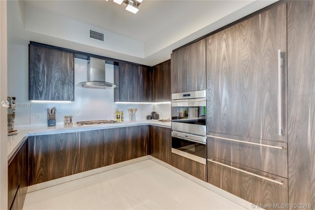 Vendido Recientemente: $1,650,000 (2 camas, 2 baños, 2314 Pies cuadrados)