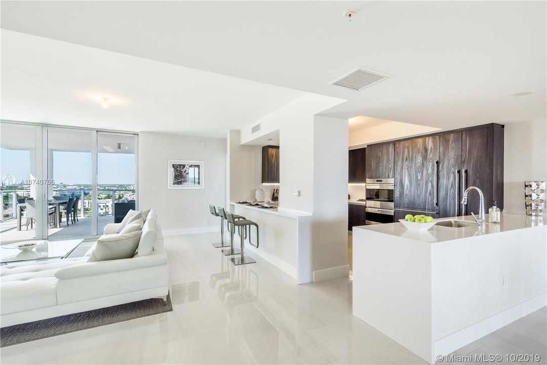 Vendido Recientemente: $1,650,000 (2 camas, 2 baños, 2314 Pies cuadrados)