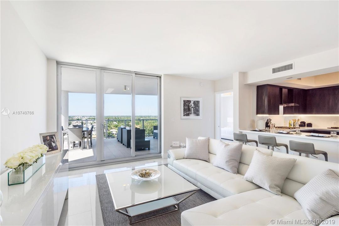 Vendido Recientemente: $1,650,000 (2 camas, 2 baños, 2314 Pies cuadrados)