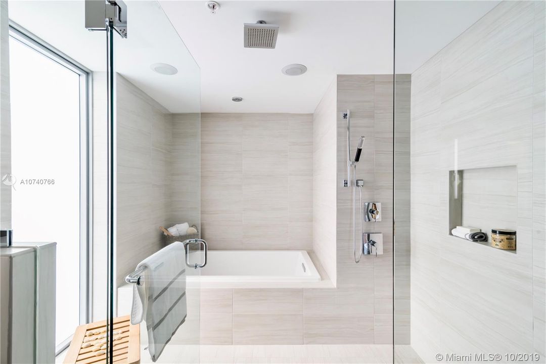 Vendido Recientemente: $1,650,000 (2 camas, 2 baños, 2314 Pies cuadrados)