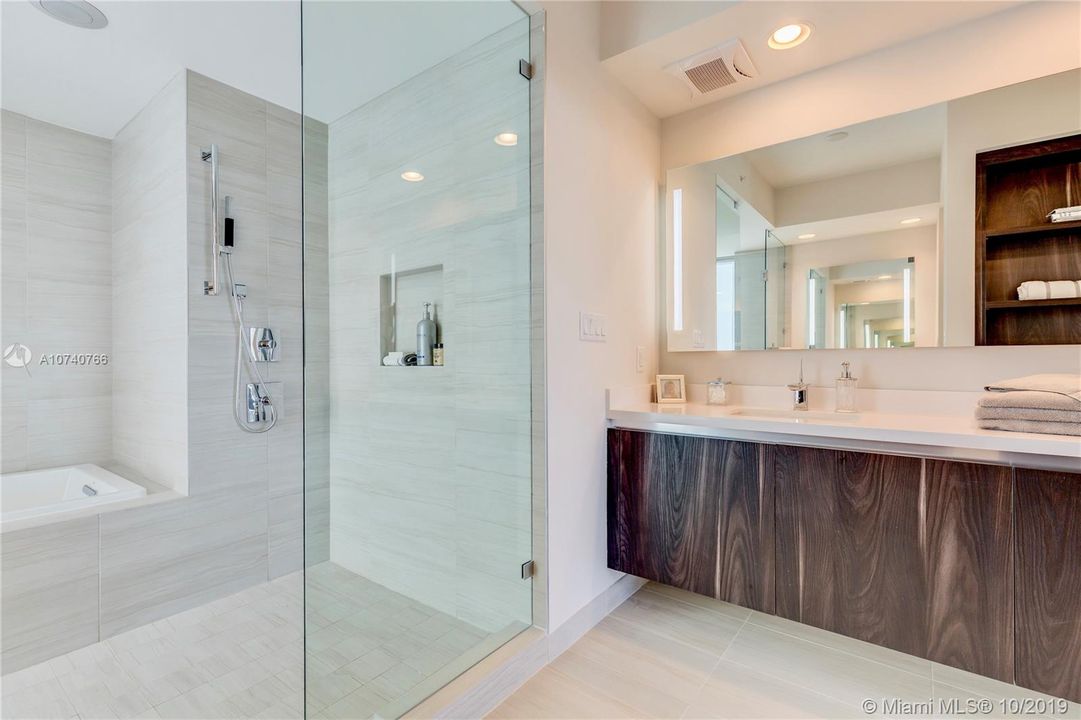 Vendido Recientemente: $1,650,000 (2 camas, 2 baños, 2314 Pies cuadrados)