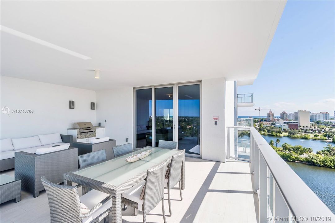 Vendido Recientemente: $1,650,000 (2 camas, 2 baños, 2314 Pies cuadrados)