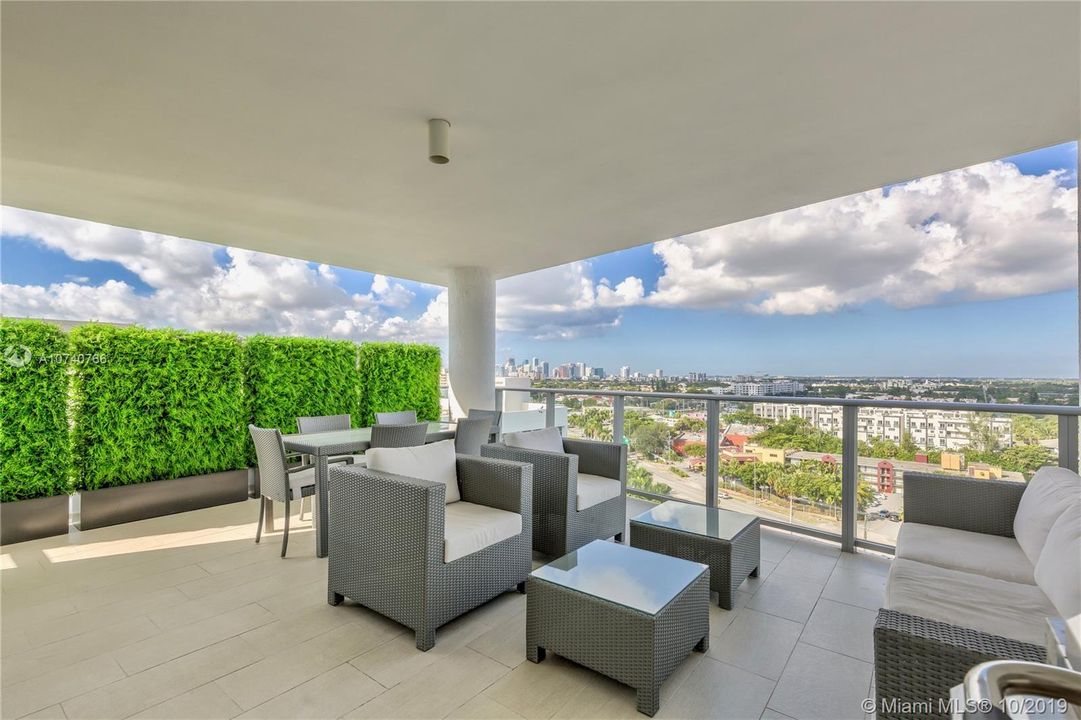 Vendido Recientemente: $1,650,000 (2 camas, 2 baños, 2314 Pies cuadrados)