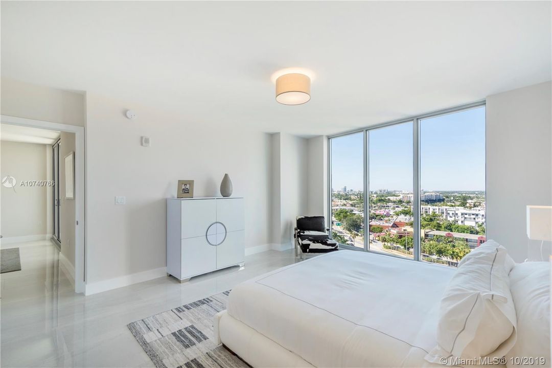 Vendido Recientemente: $1,650,000 (2 camas, 2 baños, 2314 Pies cuadrados)