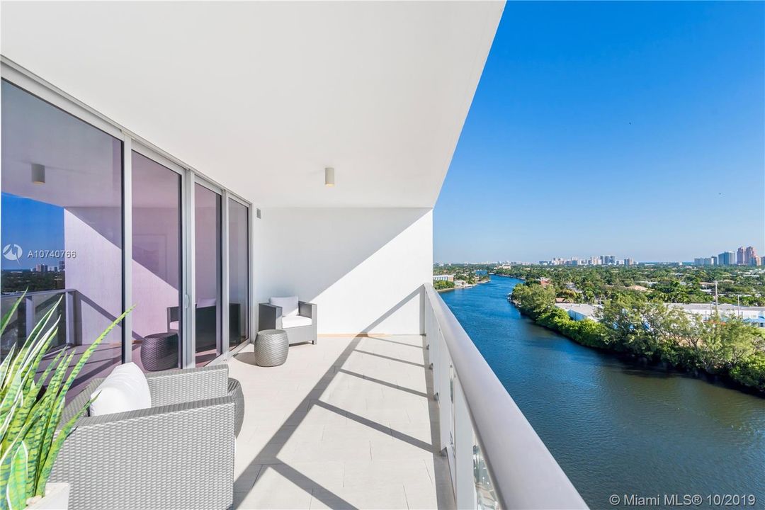 Vendido Recientemente: $1,650,000 (2 camas, 2 baños, 2314 Pies cuadrados)