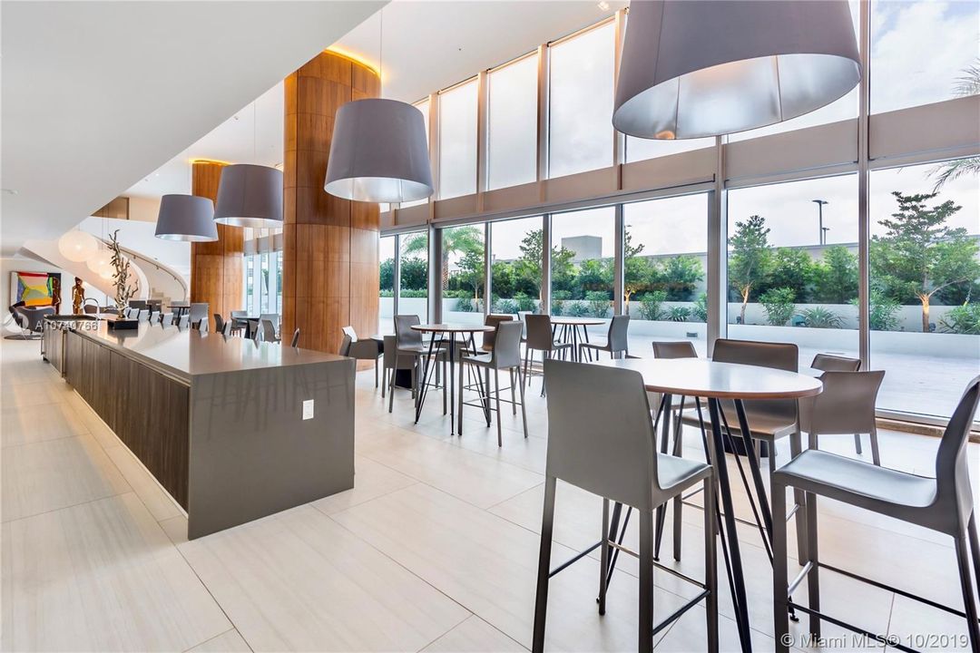 Vendido Recientemente: $1,650,000 (2 camas, 2 baños, 2314 Pies cuadrados)
