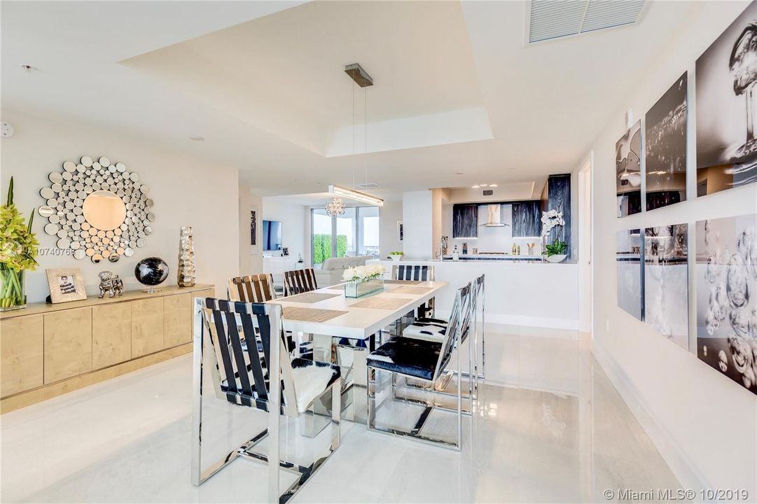 Vendido Recientemente: $1,650,000 (2 camas, 2 baños, 2314 Pies cuadrados)