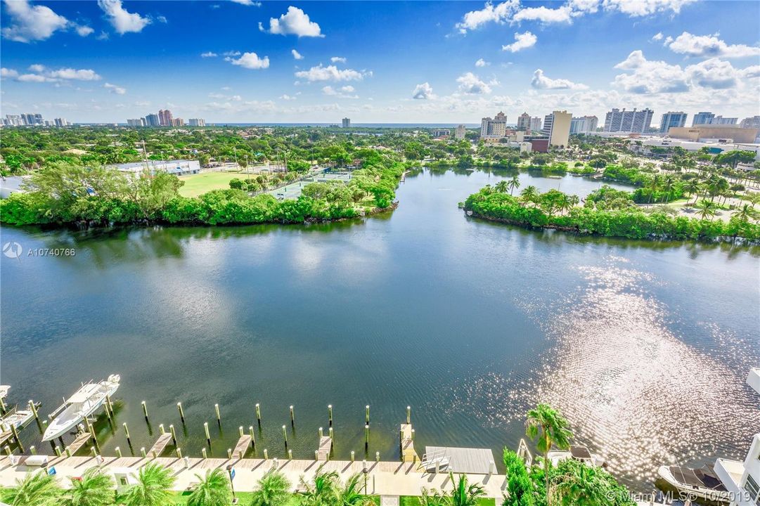 Vendido Recientemente: $1,650,000 (2 camas, 2 baños, 2314 Pies cuadrados)