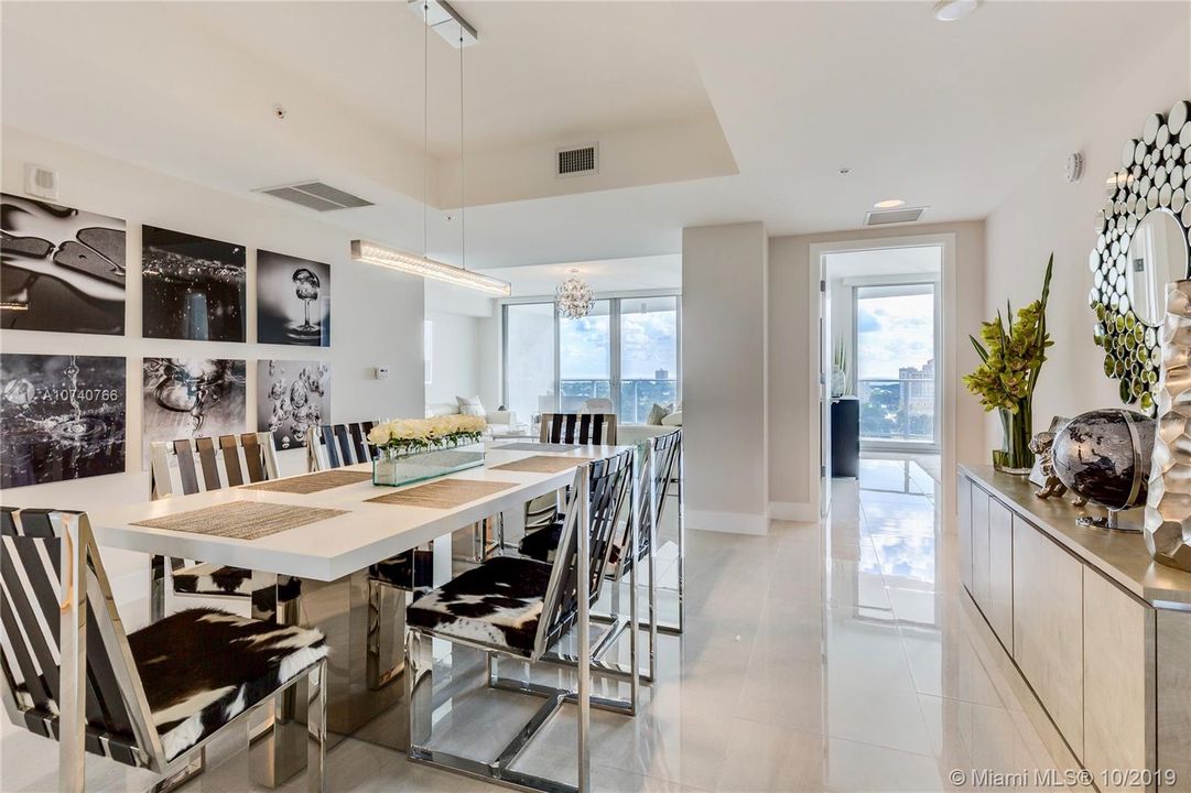 Vendido Recientemente: $1,650,000 (2 camas, 2 baños, 2314 Pies cuadrados)