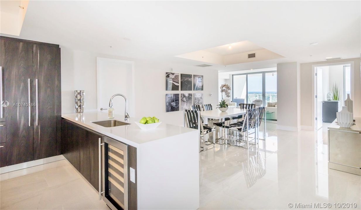 Vendido Recientemente: $1,650,000 (2 camas, 2 baños, 2314 Pies cuadrados)