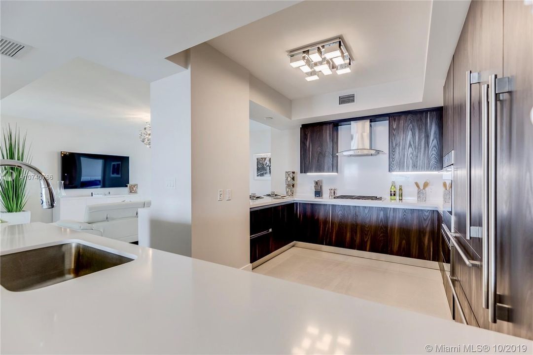 Vendido Recientemente: $1,650,000 (2 camas, 2 baños, 2314 Pies cuadrados)