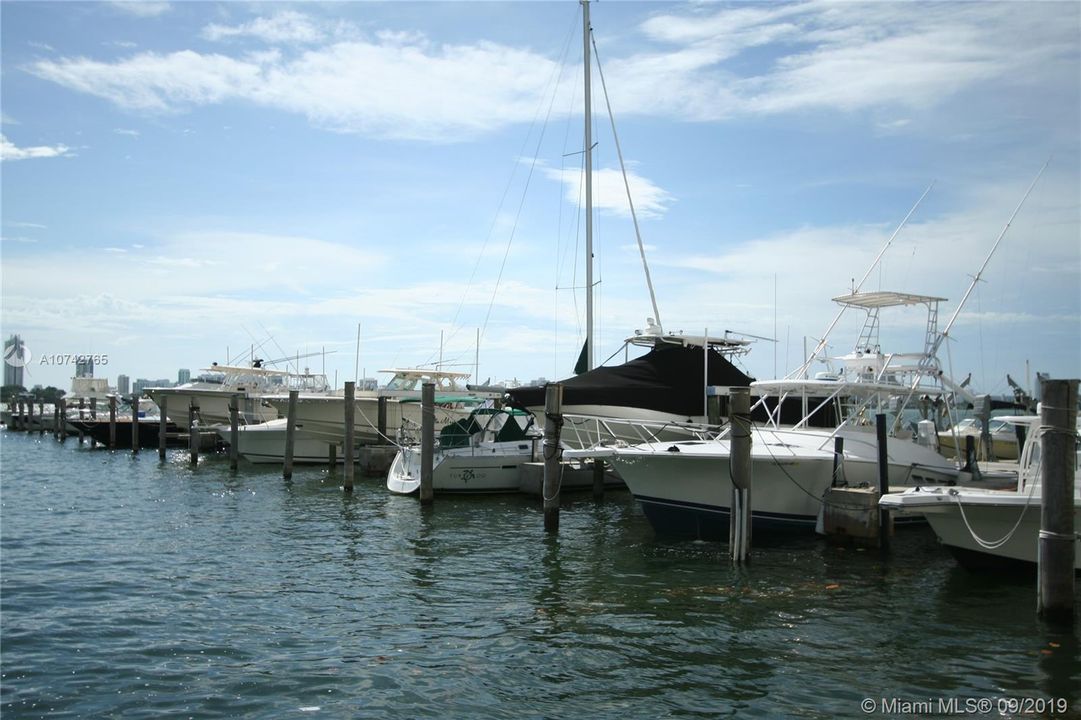 最近租的: $1,700 (0 贝兹, 0 浴室, 375 平方英尺)