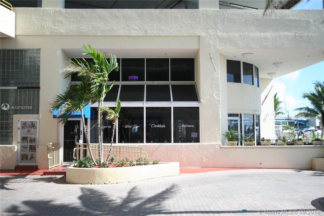 最近租的: $1,700 (0 贝兹, 0 浴室, 375 平方英尺)