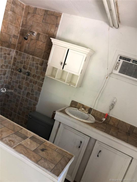 Недавно продано: $699,900 (3 спален, 2 ванн, 1496 Квадратных фут)