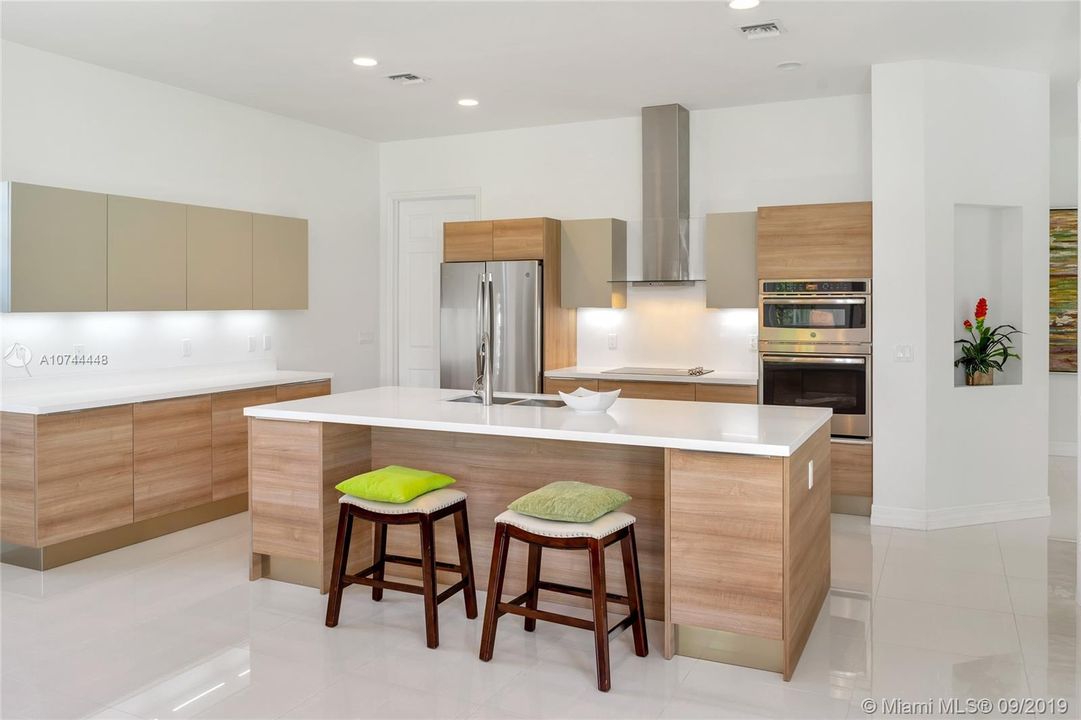 Recently Rented: $5,500 (5 beds, 5 baths, 4174 Square Feet)