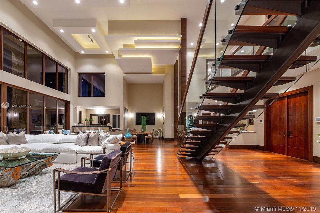 Recently Sold: $4,250,000 (6 beds, 6 baths, 5718 Square Feet)