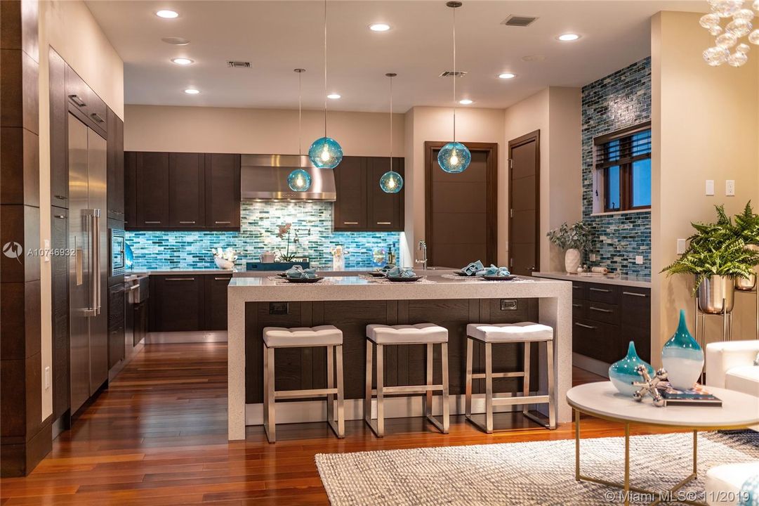 Recently Sold: $4,250,000 (6 beds, 6 baths, 5718 Square Feet)