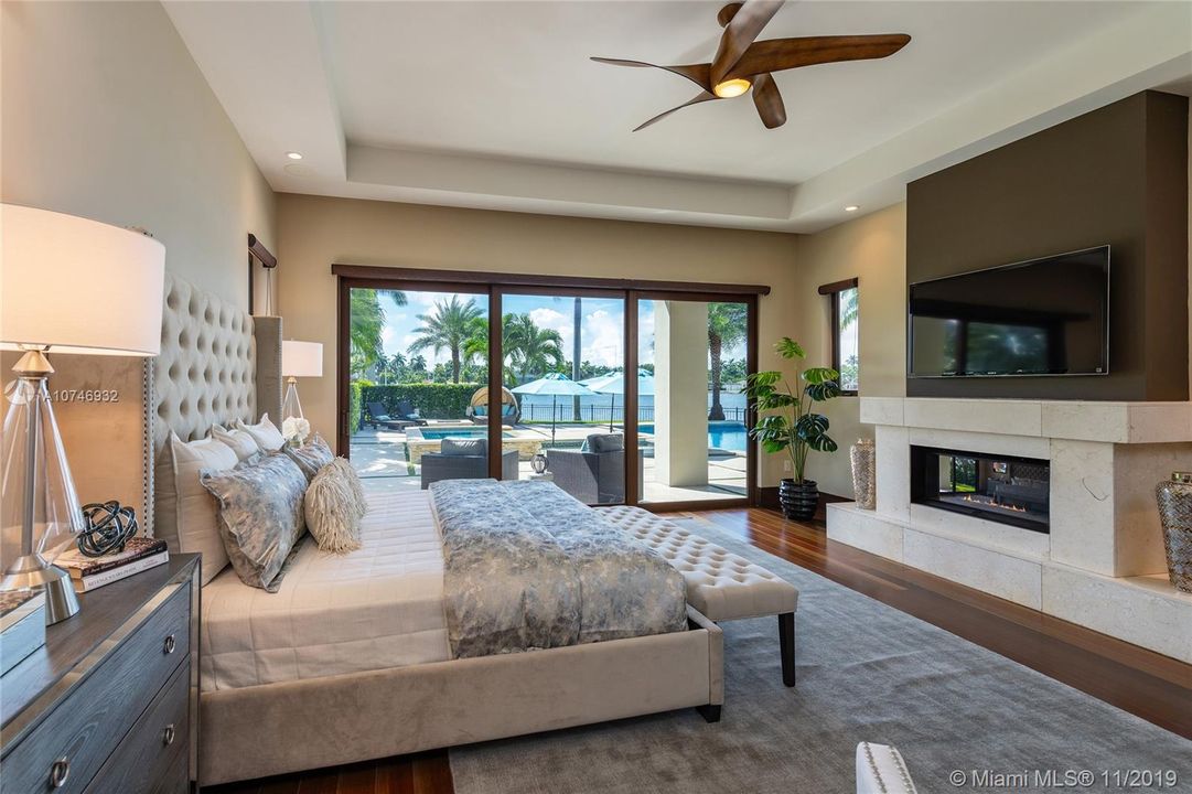 Recently Sold: $4,250,000 (6 beds, 6 baths, 5718 Square Feet)
