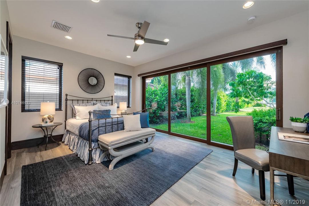 Recently Sold: $4,250,000 (6 beds, 6 baths, 5718 Square Feet)