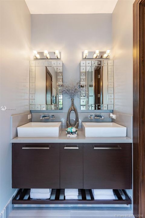 Recently Sold: $4,250,000 (6 beds, 6 baths, 5718 Square Feet)