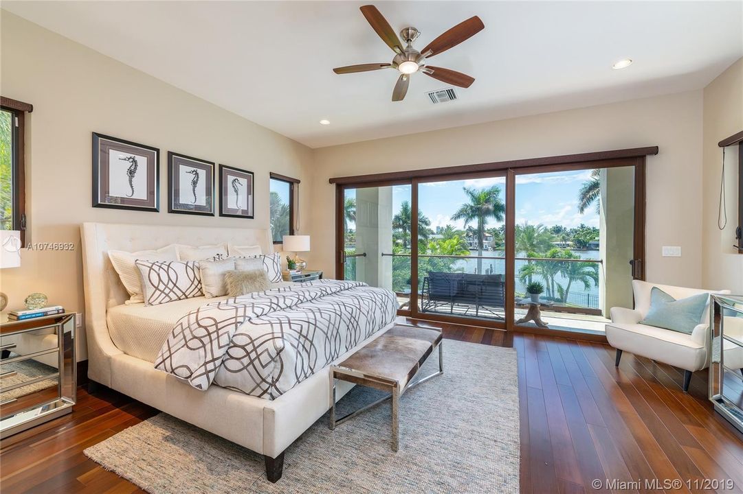 Recently Sold: $4,250,000 (6 beds, 6 baths, 5718 Square Feet)